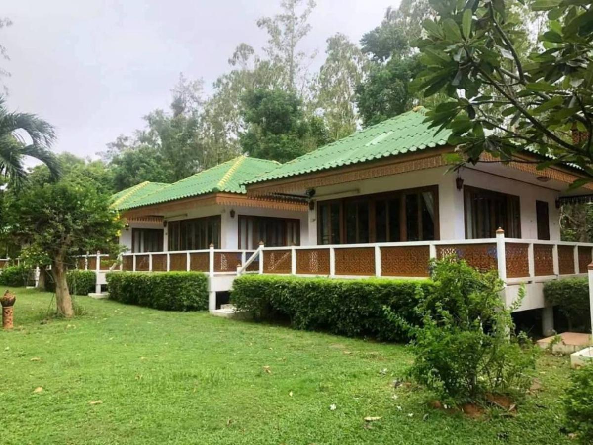 Ruen Thai Rim Haad Thang Kwian Esterno foto