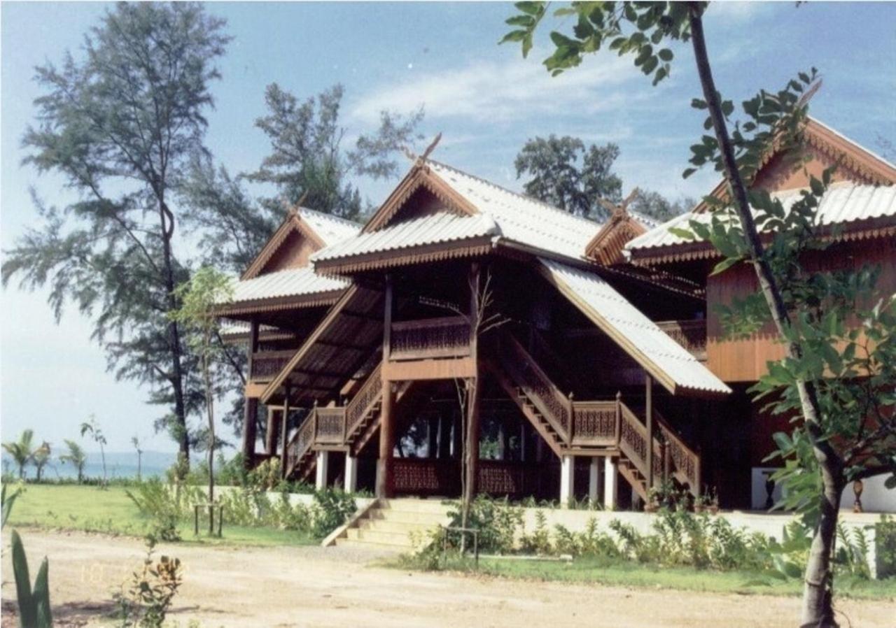 Ruen Thai Rim Haad Thang Kwian Esterno foto