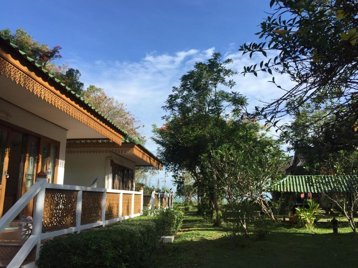 Ruen Thai Rim Haad Thang Kwian Esterno foto