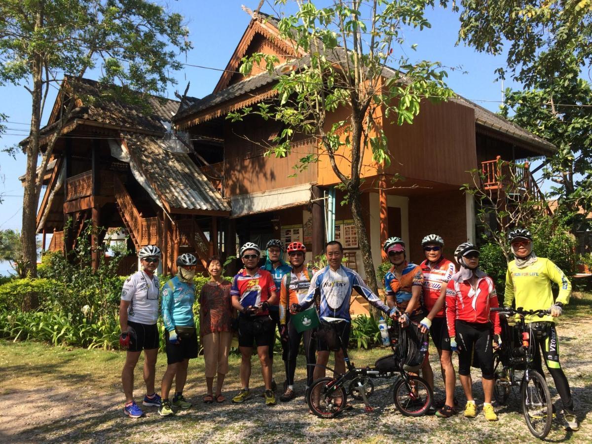 Ruen Thai Rim Haad Thang Kwian Esterno foto