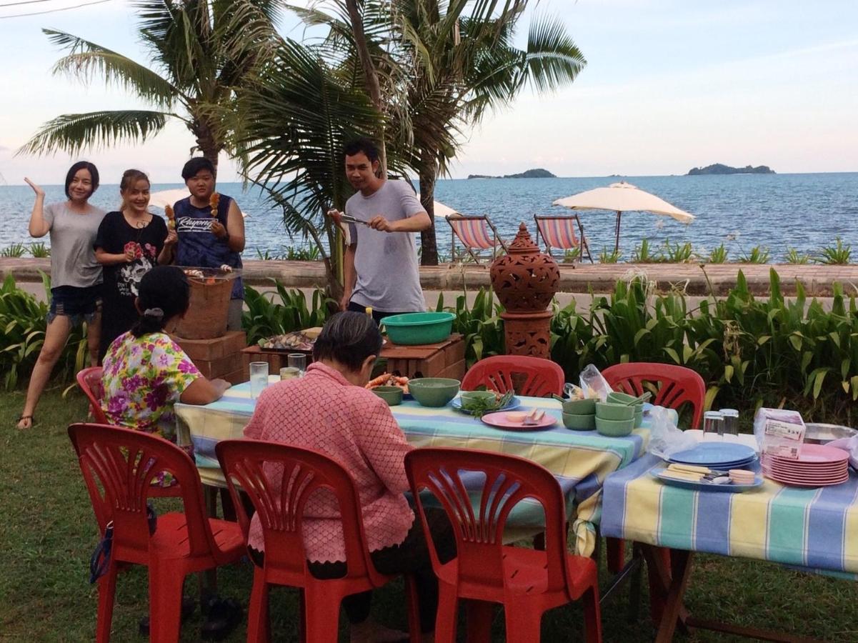 Ruen Thai Rim Haad Thang Kwian Esterno foto