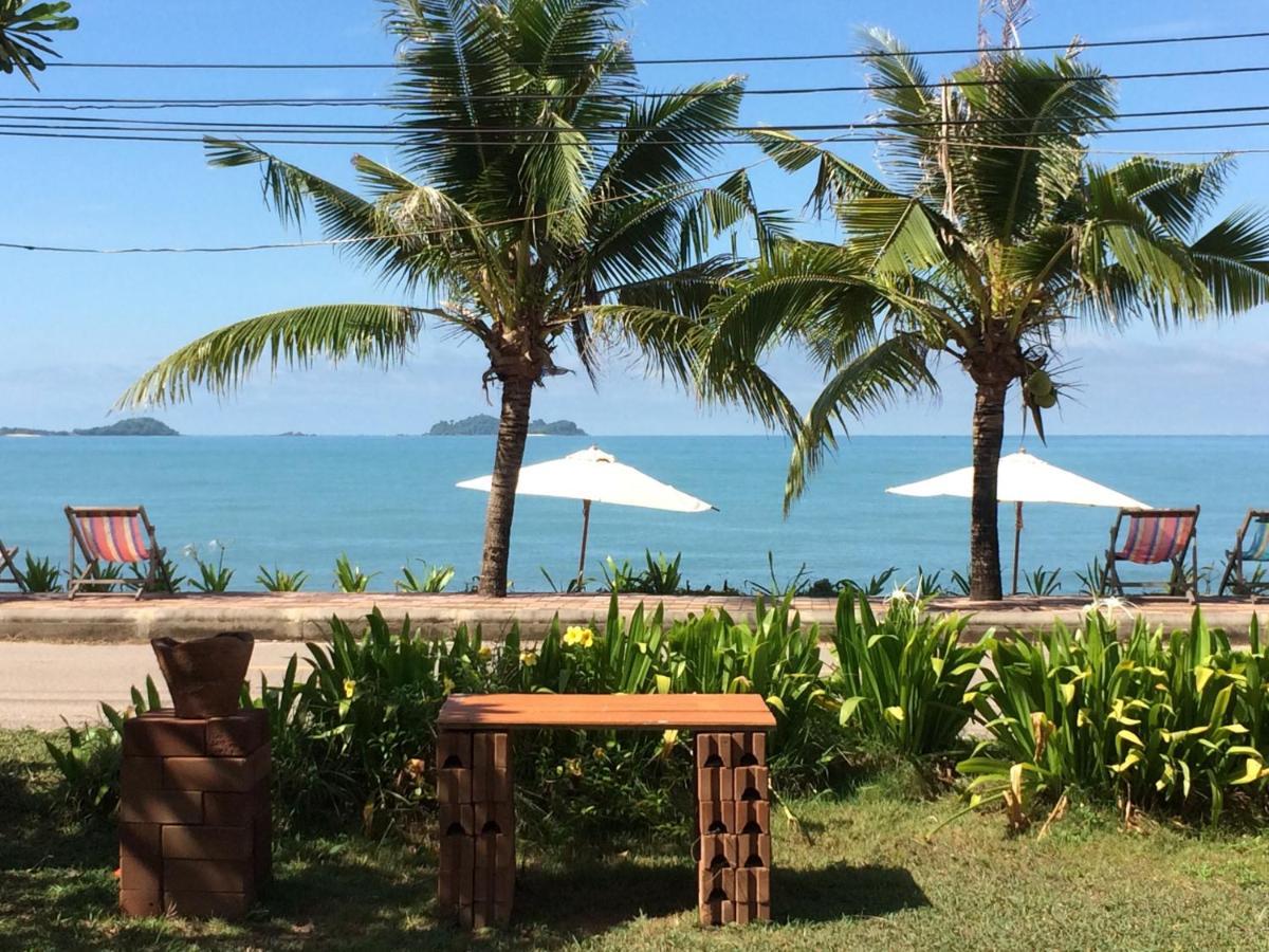 Ruen Thai Rim Haad Thang Kwian Esterno foto
