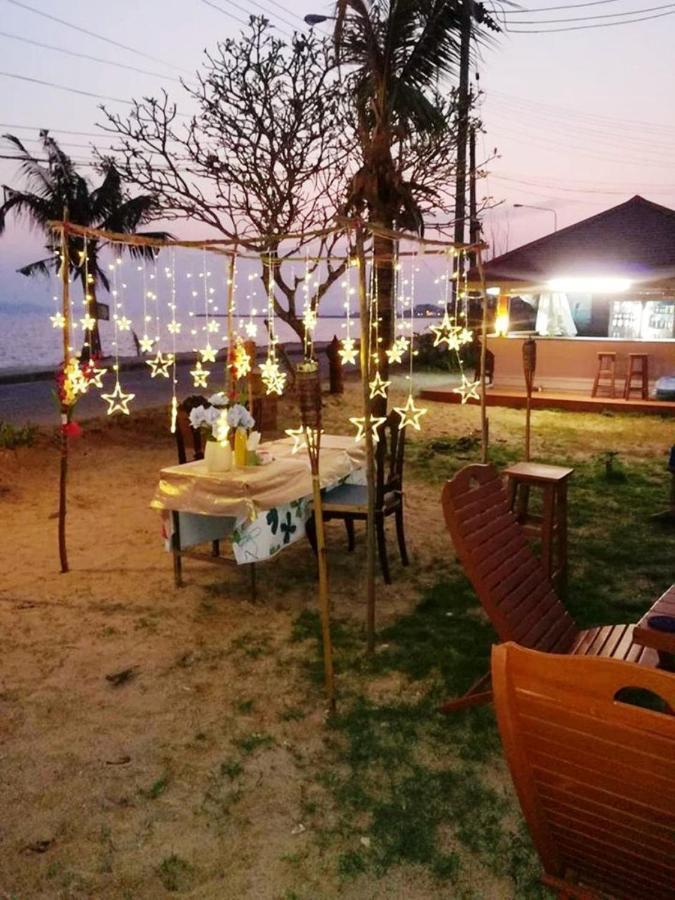 Ruen Thai Rim Haad Thang Kwian Esterno foto