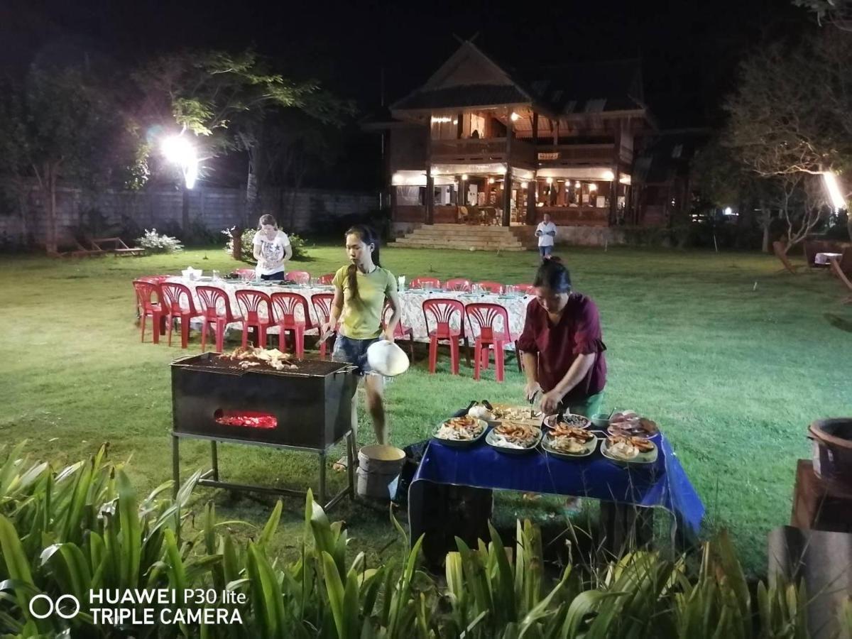 Ruen Thai Rim Haad Thang Kwian Esterno foto