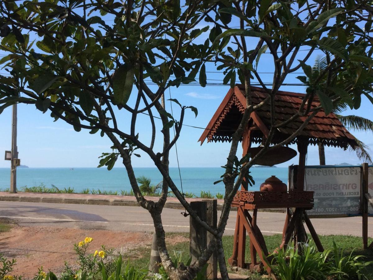 Ruen Thai Rim Haad Thang Kwian Esterno foto