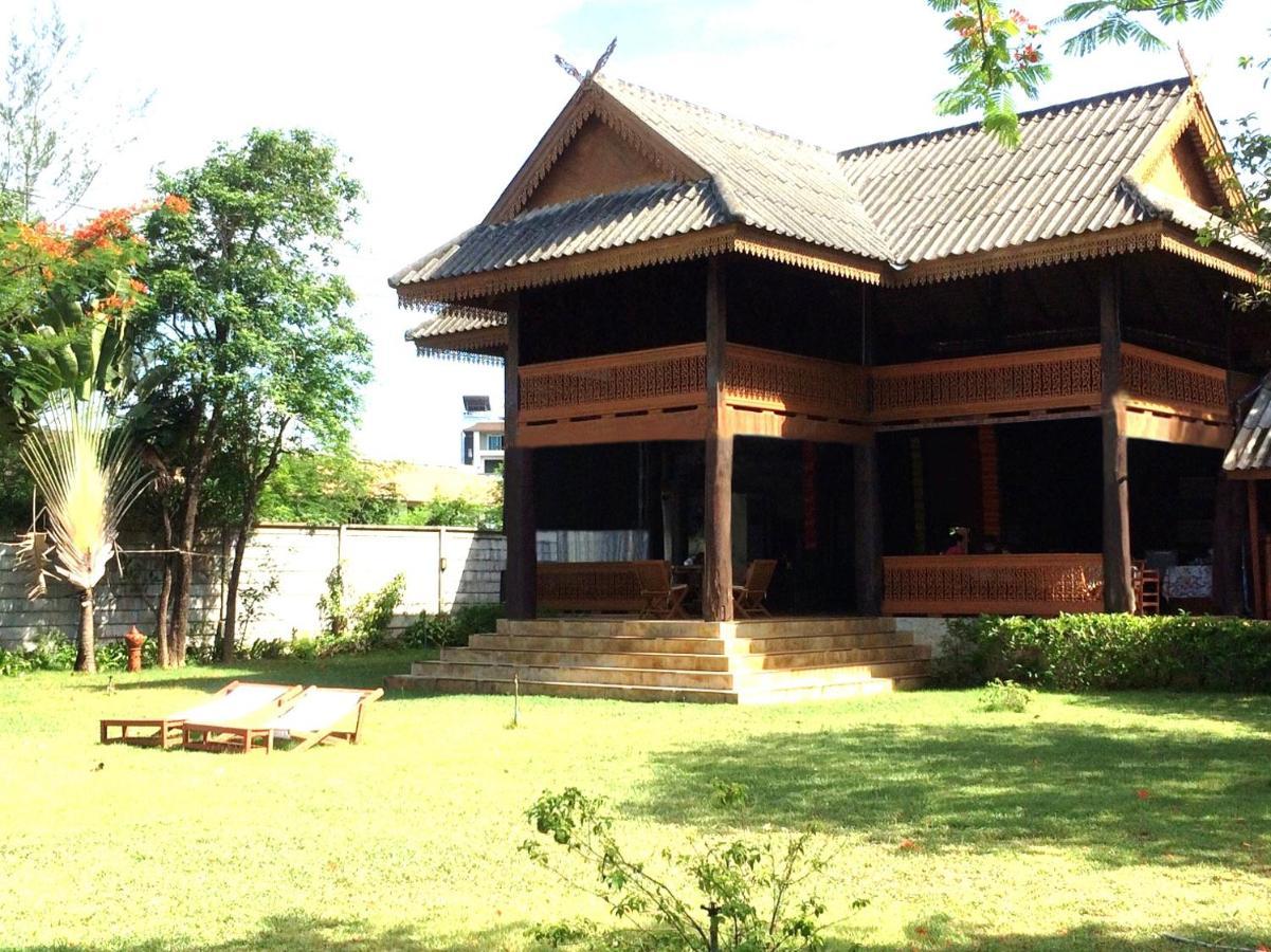 Ruen Thai Rim Haad Thang Kwian Esterno foto