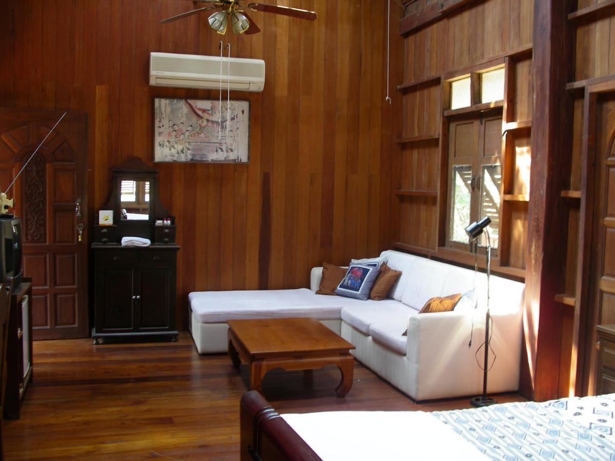 Ruen Thai Rim Haad Thang Kwian Esterno foto
