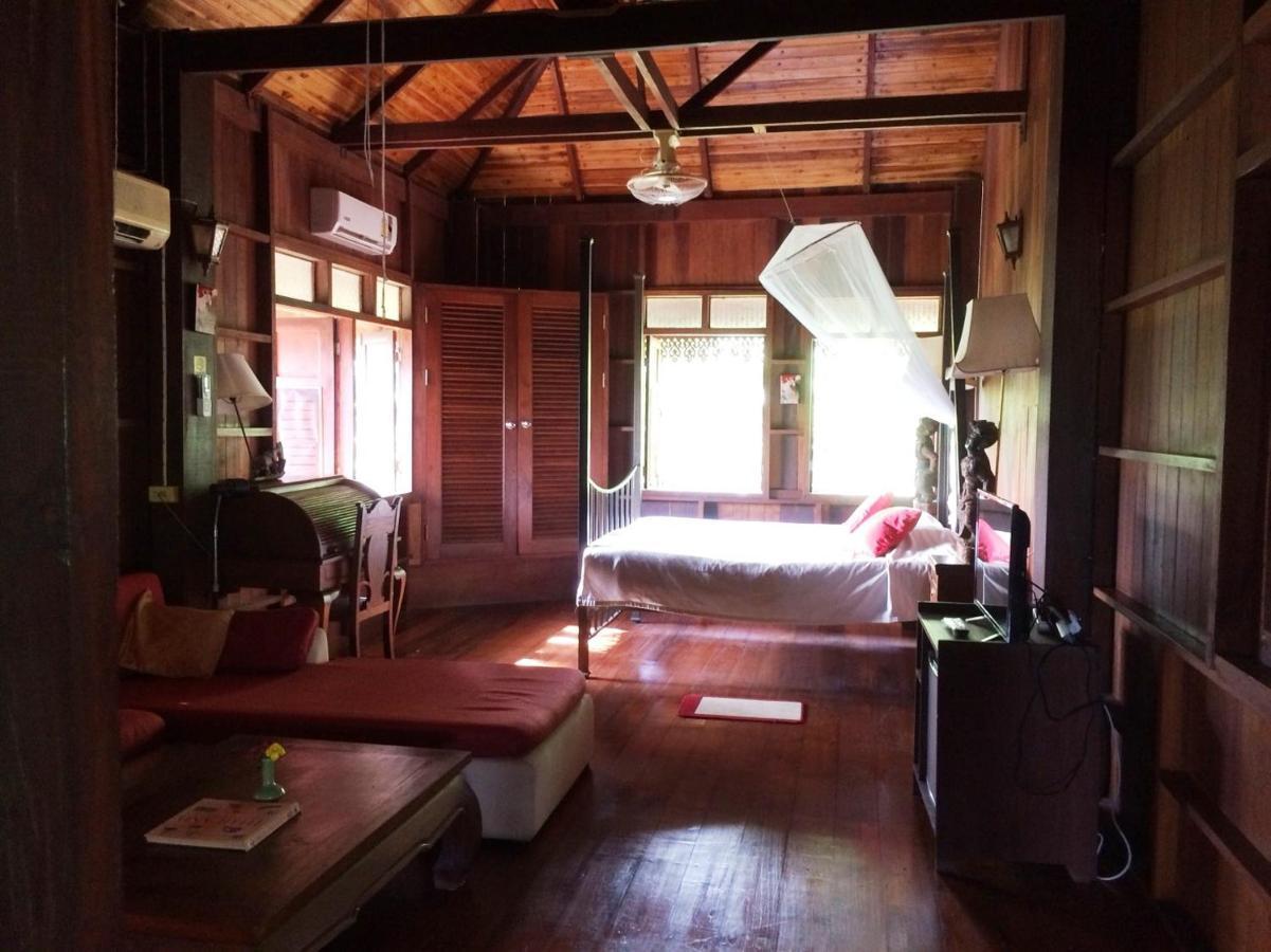 Ruen Thai Rim Haad Thang Kwian Esterno foto