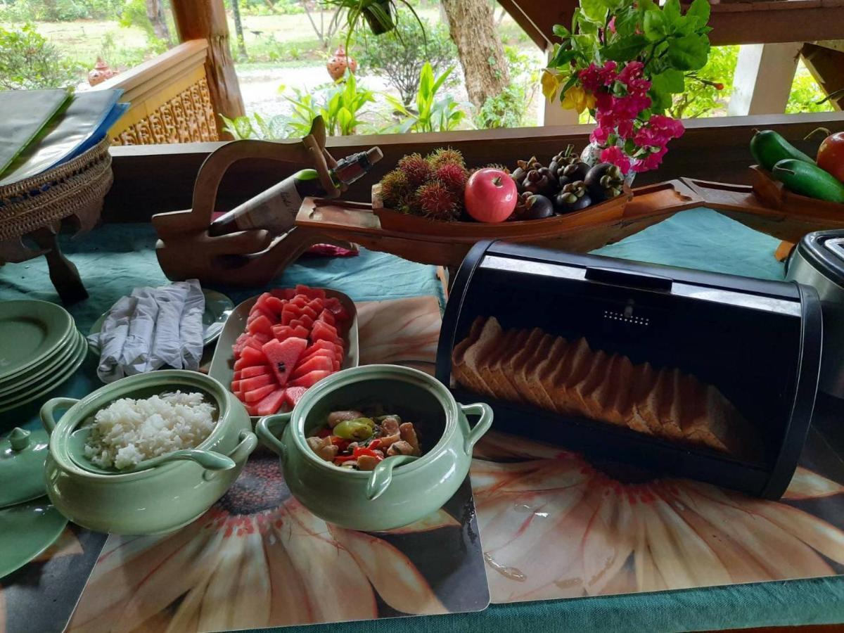 Ruen Thai Rim Haad Thang Kwian Esterno foto