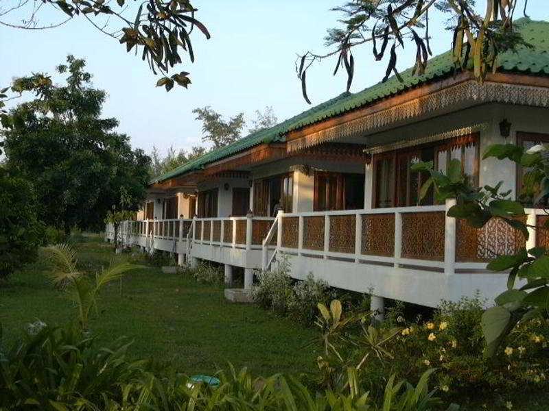 Ruen Thai Rim Haad Thang Kwian Esterno foto