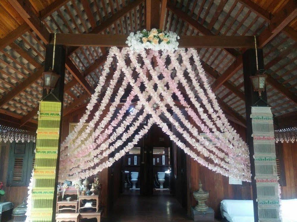 Ruen Thai Rim Haad Thang Kwian Esterno foto