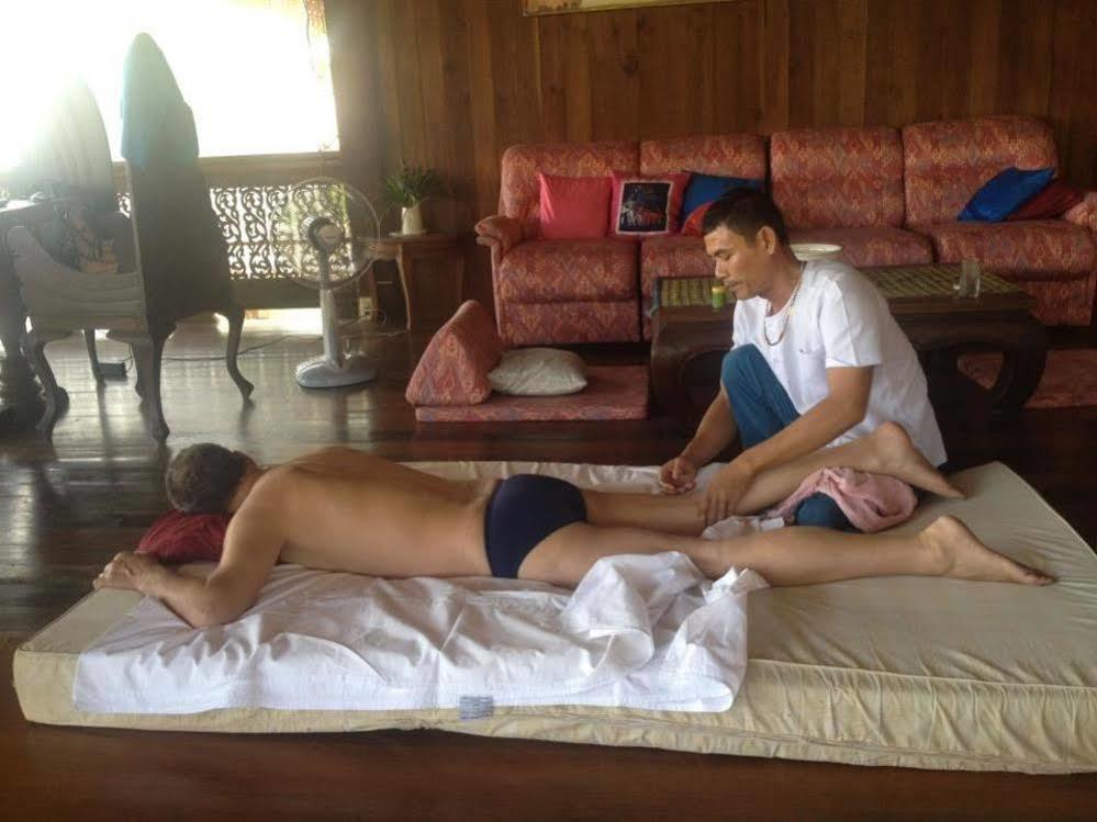 Ruen Thai Rim Haad Thang Kwian Esterno foto
