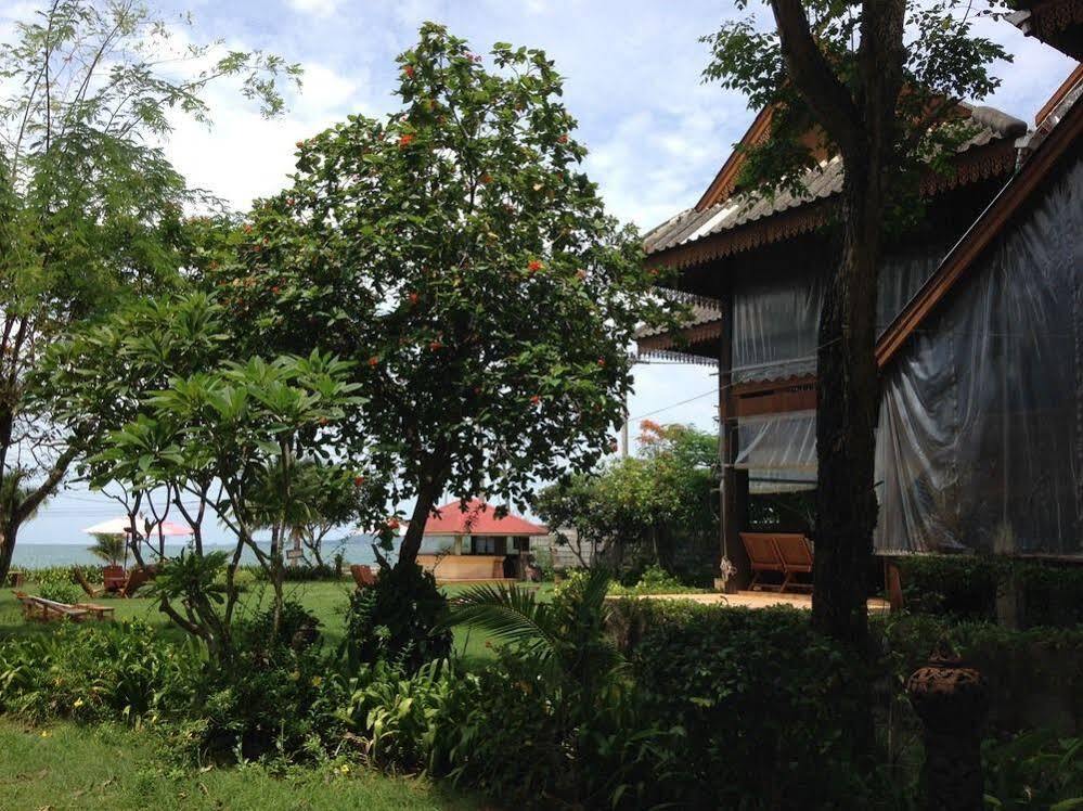 Ruen Thai Rim Haad Thang Kwian Esterno foto